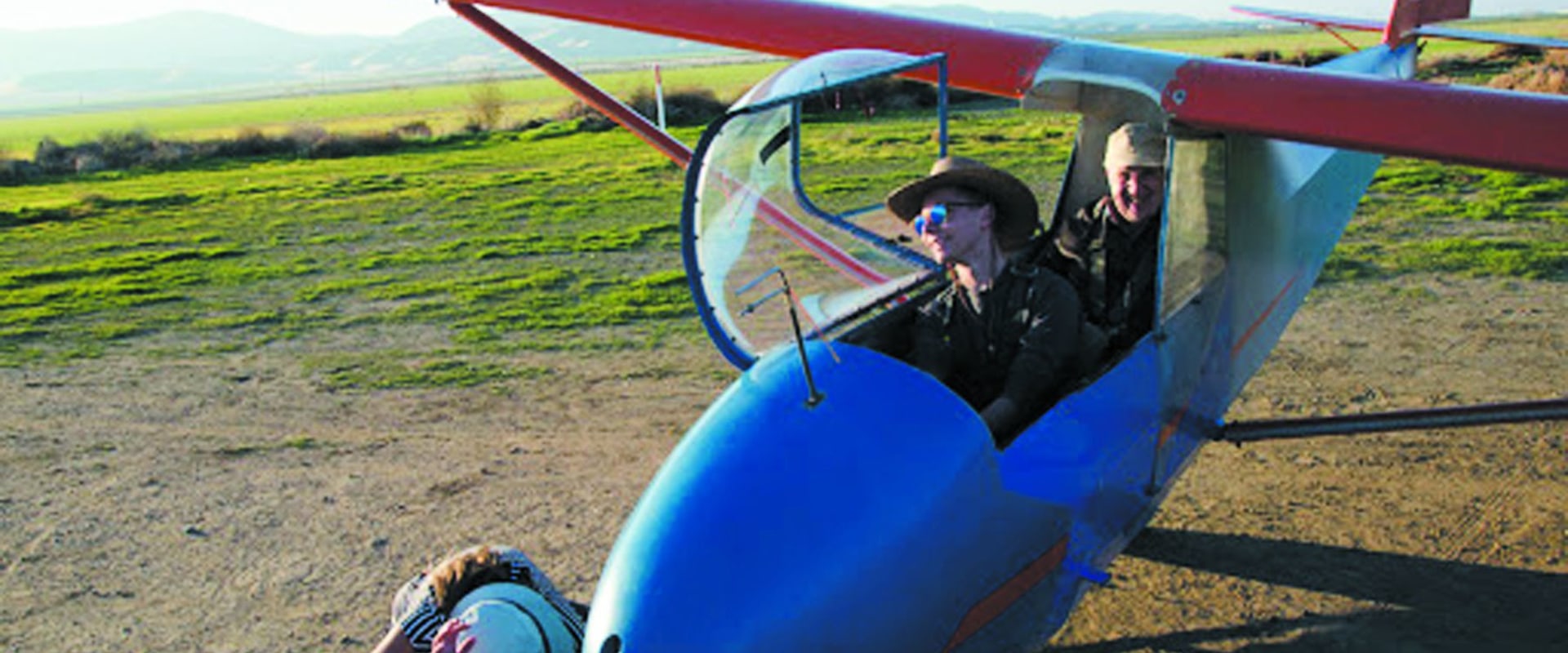 Can you fly a glider with a private pilot license?